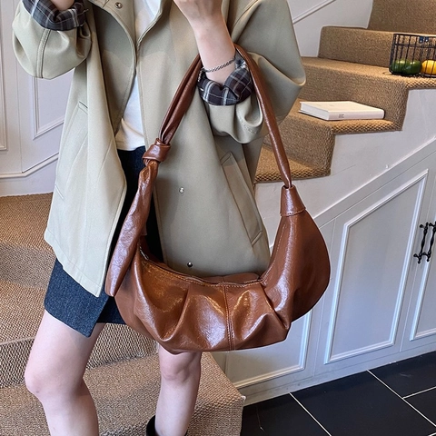 Falten Halbmond Schultertasche Glänzendes PU Leder Vintage Hobo Beuteltasche Design Für Damen Alltag