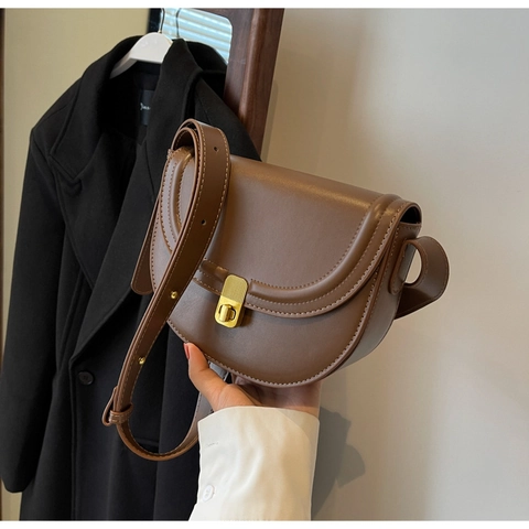 Vintage Saddle Crossbody Bag PU Leather Minimalist Half Moon Shoulder Handbag With Gold Metal Lock For Women Daily Casual