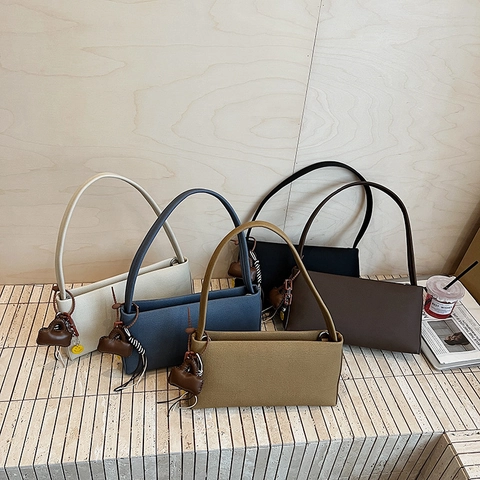Retro Unterarm Baguette Tasche Wildleder Textur PU Leder Große Kapazität Einfache Pendler Schultertasche Mit Dekorativen Anhängern