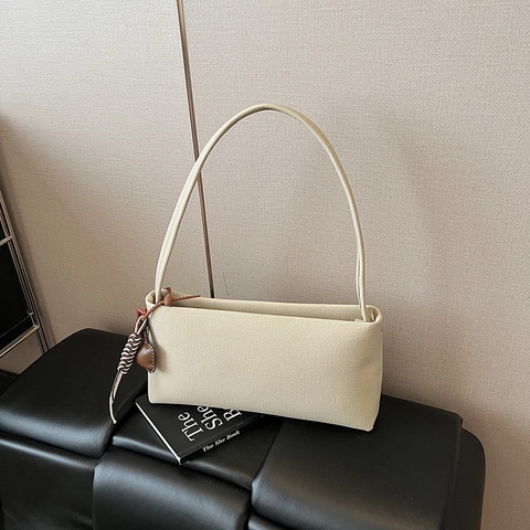 Retro Unterarm Baguette Tasche Wildleder Textur PU Leder Große Kapazität Einfache Pendler Schultertasche Mit Dekorativen Anhängern