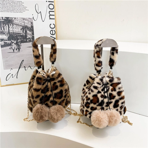 Borsa A Secchiello In Pelliccia Sintetica Leopardata Con Pompon Coulisse Catena In Metallo Borsa A Tracolla Per Donna