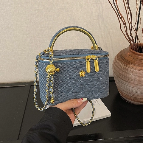 Gesteppte Diamant Umhängetasche Metallgriff Kette Blumenanhänger Stilvolle Kosmetikkoffer Box Geldbörse Für Frauen