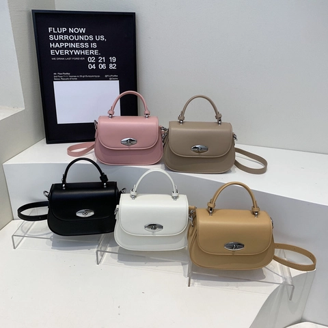 Minimalist Saddle Crossbody Bag PU Leather Handbag With Silver Turn Lock Adjustable Strap Korean Style For Women