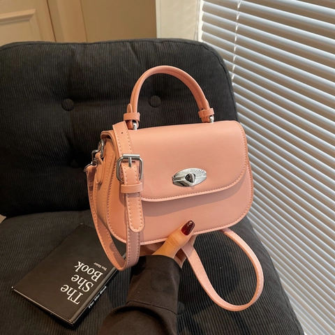 Minimalist Saddle Crossbody Bag PU Leather Handbag With Silver Turn Lock Adjustable Strap Korean Style For Women