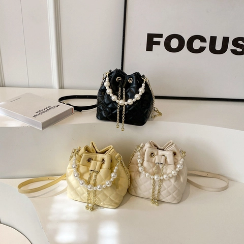 Women Quilted PU Leather Bucket Bag With Artificial Pearl Handle Gold Chain Strap Drawstring Elegant Crossbody Shoulder Bag