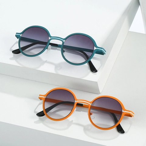 Occhiali Da Sole Tondi Retro Protezione UV400 Lente PC Moda Viaggio All'aperto