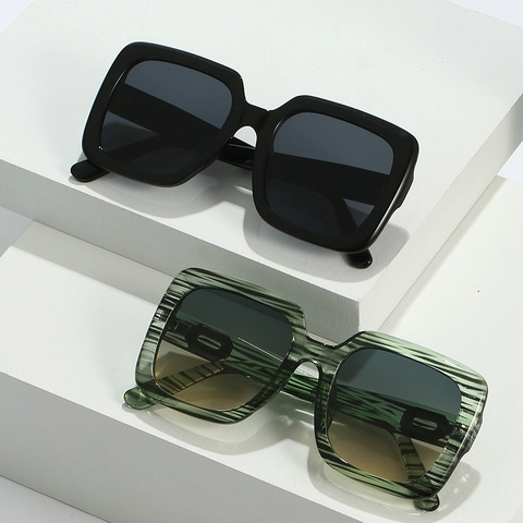 Lunettes De Soleil Carrées Surdimensionnées Mode Monture En Plastique Verres PC Protection UV400 Style De Rue Pour Femmes