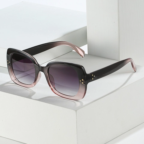 Retro Oversized Square Sunglasses Fashion PC Frame With Rivet Decoration UV400 Protection For Women Outdoor