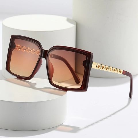 Oversized Square Sunglasses With Metal Chain Temples PC Frame UV400 Protection Retro Fashion Eyewear For Women