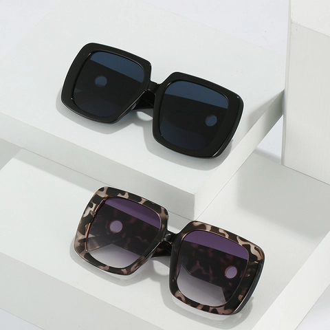 Oversized Square Sunglasses UV400 Protection Vintage PC Frame Gold Metal Ring Decor Retro Fashion Eyewear For Women