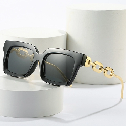Fashion Square Sunglasses With Gold Metal Chain Temples Hip Hop Trendy Large Frame UV400 Protection For Women And Men