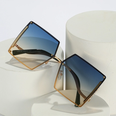 Oversized Square Sunglasses Metal Frame Gradient Lenses UV400 Protection Fashion Women Rhinestone Inlay Style