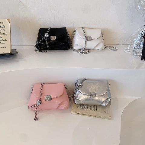 Women Chic Pleated PU Leather Crossbody Bag With Silver Chain Strap Shiny Niche Design Shoulder Handbag