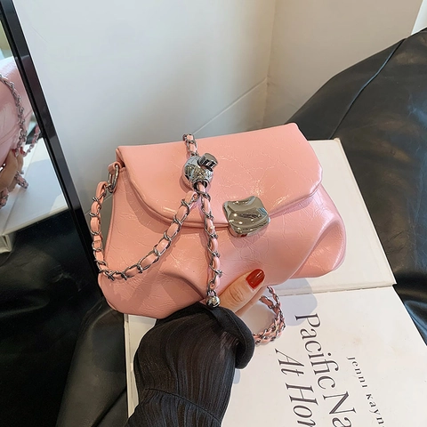 Women Chic Pleated PU Leather Crossbody Bag With Silver Chain Strap Shiny Niche Design Shoulder Handbag