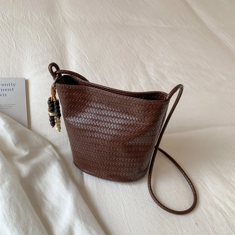 Women Woven Bucket Bag PU Leather Large Capacity Handbag Shoulder Bag Wooden Bead Tassel Retro Casual Chic Tote