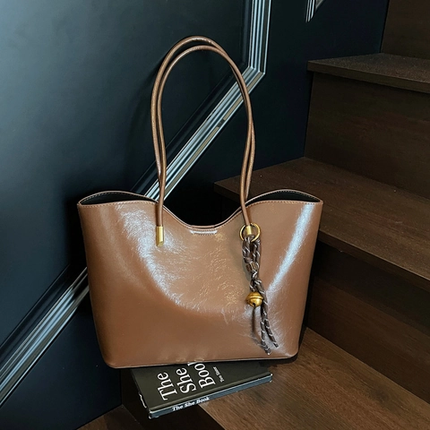 Sac Cabas Rétro En Simili Cuir Grande Capacité Sac À Main Bandoulière Urbain Simple Avec Petite Pochette Et Pendentif Cloche Femmes