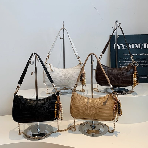 Sac Baguette Pour Femmes Avec Motif Crocodile Vintage En Cuir PU Sac Sous L'Aisselle Avec Pompon En Perles De Bois