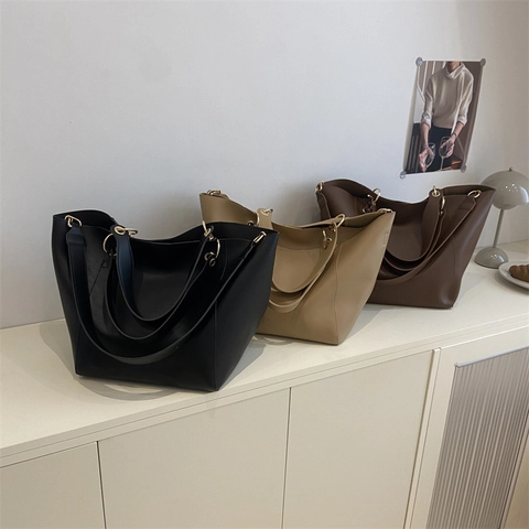 Large Capacity PU Leather Tote Bag And Matching Small Pouch Minimalist Commuter Handbag For Women