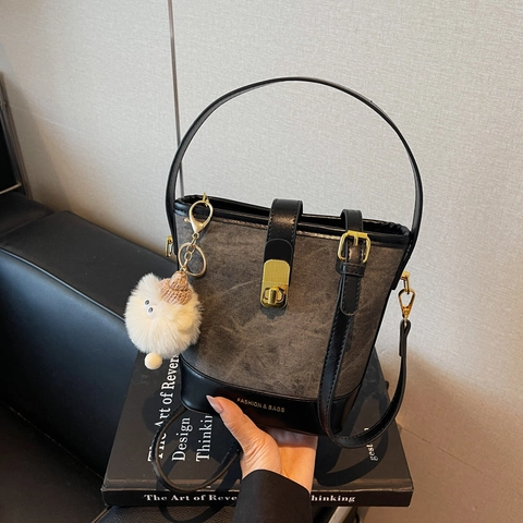 Vintage Bucket Bag Contrast Color Canvas Denim And PU Leather With Metal Lock And Plush Pendant For Daily Matching