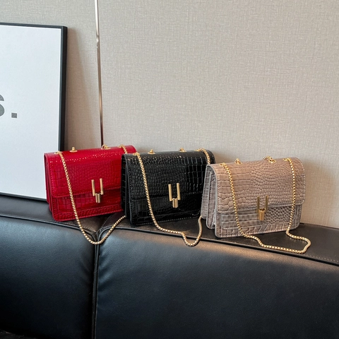 Women Fashion Shoulder Bag Crocodile Pattern PU Leather Gold Chain Strap Crossbody Square Flap Purse Elegant