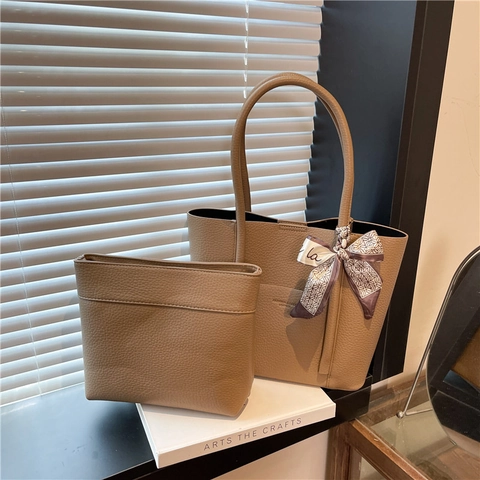 Bolso Tote Para Mujer En Cuero PU Con Patrón Litchi Gran Capacidad Bolso De Hombro De Viaje Con Pañuelo Decorativo Y Bolsa