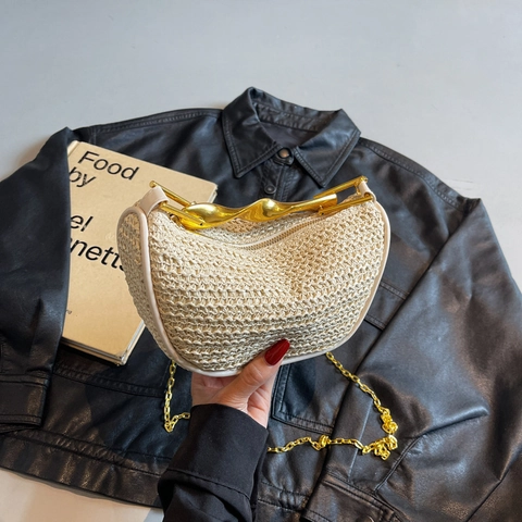 Gewebte Halbmond Umhängetasche Mit Goldfarbenem Metallgriff Und Kettenschultergurt Sommer Casual Chic Damen