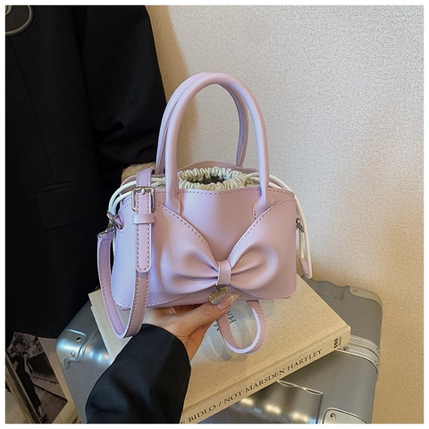 Sac À Épaule À Nœud Papillon Mode Sac À Main En Cuir PU Sac Bandoulière Pendentif Cœur Cordon Intérieur Élégant Style Doux Femmes