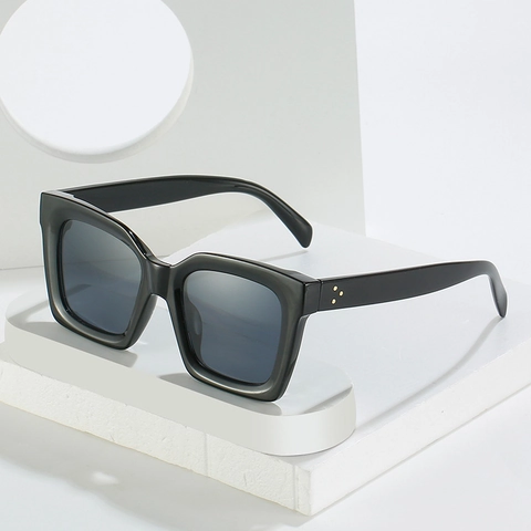 Oversized Square Sunglasses For Women And Men UV400 Protection PC Frame Rivet Decor Retro Trendy Shades Eyewear
