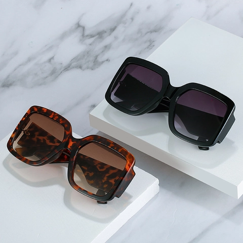 Fashion Oversized Square Sunglasses UV400 Protection PC Frame AC Gradient Lens Retro Vintage Eyewear For Women