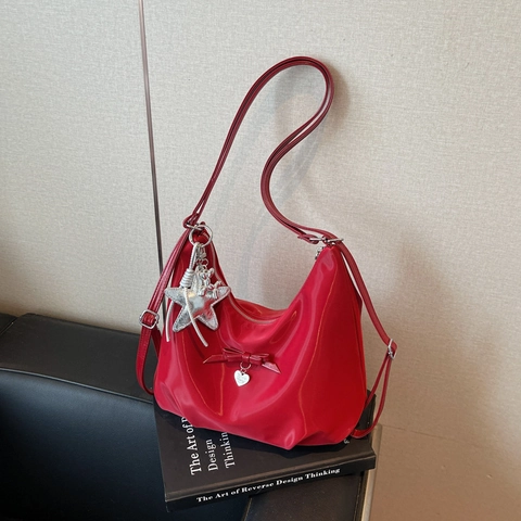 Sac Hobo Femme Sac À Épaule Cuir PU Grande Capacité Avec Nœud Pendentif Cœur Charme Étoile Doux Cool Sac Sous L'Aisselle