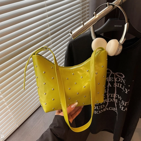 Damen Nietentasche Hobo Tasche PU Leder Schulter Unterarmtasche Retro Punk Mode Halbmond Tasche