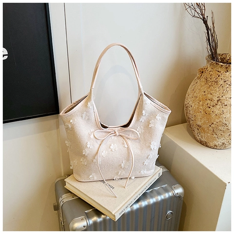 Sac Cabas Femme Appliques Florales 3D Nœud Cuir PU Grande Capacité Sac À Main Bandoulière Style Doux Élégant