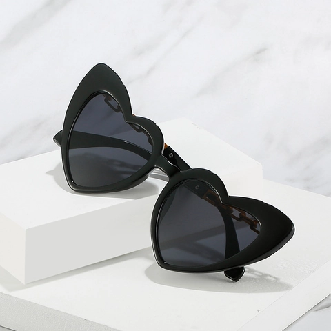 Lunettes De Soleil En Forme De Coeur Monture PC Branches Chaîne Protection UV400 Y2K Lunettes Tendance Pour Femmes Fête