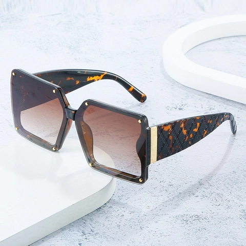 Oversized Square Sunglasses Women Fashion Retro Gradient Lens UV400 PC Frame Quilted Temples With Rivets