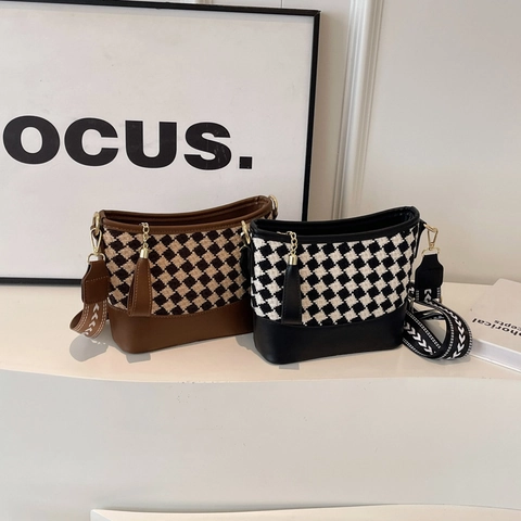 Women Checkerboard Shoulder Bag Retro Fabric PU Leather Crossbody With Wide Strap Tassel Charm Vintage Casual Handbag