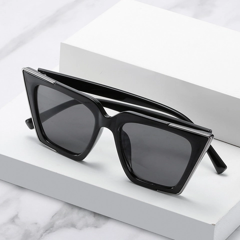 Modieuze Vierkante Cat Eye Zonnebril Groot PC Frame Metalen Trim UV400 Bescherming Trendy Brillen Voor Dames Unisex