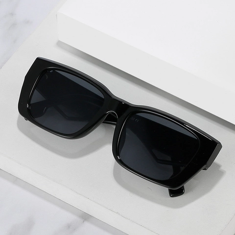 Retro Square Sunglasses PC Frame UV400 Protection Hollow Geometric Temple Fashion Trendy Eyewear Unisex