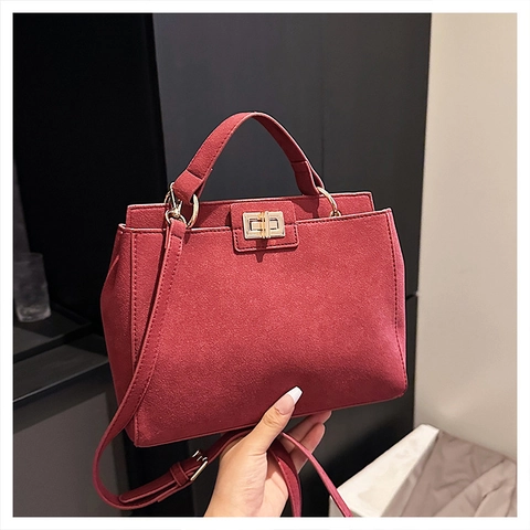 Retro Matte Synthetic Leather Shoulder Bag Women Handheld Crossbody Tote Golden Twist Lock Top Handle Versatile Elegant
