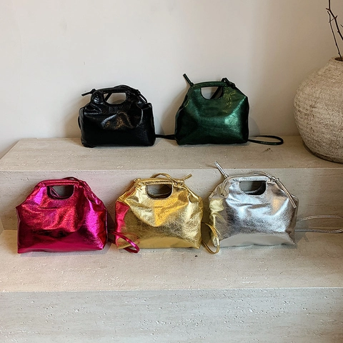 Metallic PU Leder Handtasche Damen Glänzend Cut Out Griff Umhängetasche Trendy Cloud Plissee Schultertasche Große Kapazität