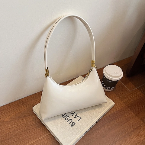 Damen Glänzende PU Leder Halbmond Schultertasche Französisch Retro Achseltasche Hobo Tasche Mit Goldener Hardware Schick