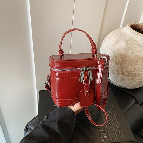 Damen Glänzende PU Leder Quadratische Tasche Handtasche Crossbody Vanity Stil Mit Abnehmbarem Gurt Silberner Hardware