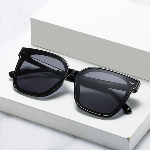 Oversized Square Sunglasses PC Frame UV400 Protection Retro Large Frame Fashion Eyewear For Women Men