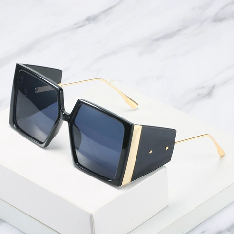 Fashion Oversized Square Sunglasses For Women Men PC Frame Metal Temples UV400 Protection Retro Rivet Decor Eyewear