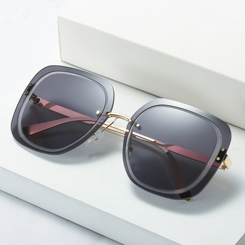 Square Oversized Sunglasses Metal Frame UV400 Protection Gradient Lenses Fashion Eyewear For Women Hip Hop Style