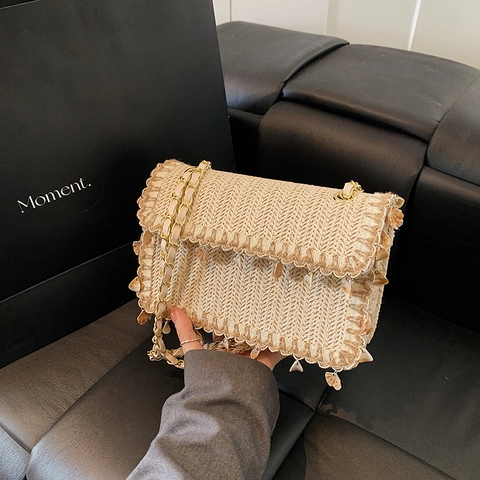 Woven Straw Shoulder Bag Shell Decor Tassel Fringe Metal Chain Strap Bohemian Flap Crossbody Bag Summer Beach Vacation