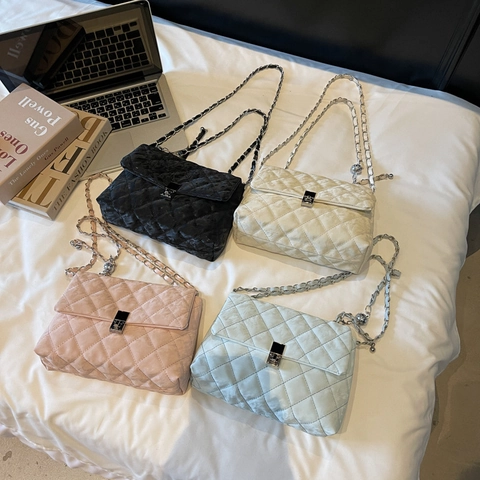 Dames Schoudertas PU Leer Gewatteerd Ruitpatroon Kettingriem Verstelbaar Metalen Bal Flap Slot Crossbody Handtas