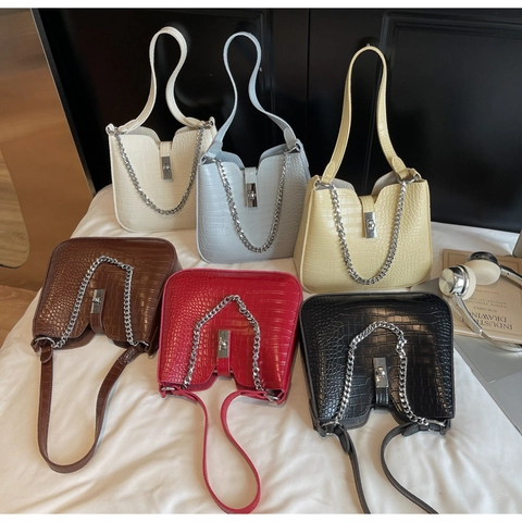 Women Crocodile Pattern Shoulder Bag PU Leather Underarm Crossbody Purse With Silver Chain And Turn Lock Minimalist