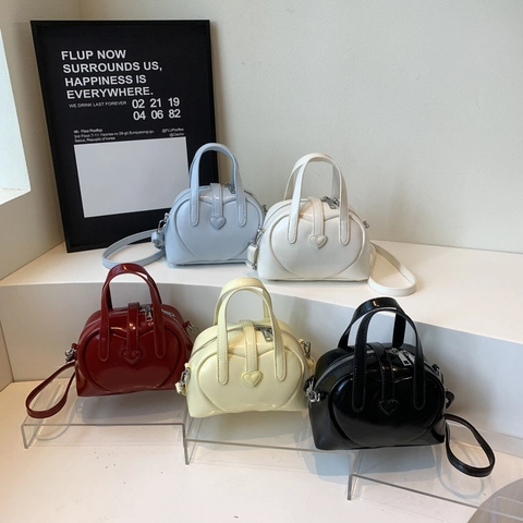 Women Heart Shaped PU Leather Handbag Glossy Top Handle Crossbody Bag With Detachable Strap Fashion Shell Shape Solid Color