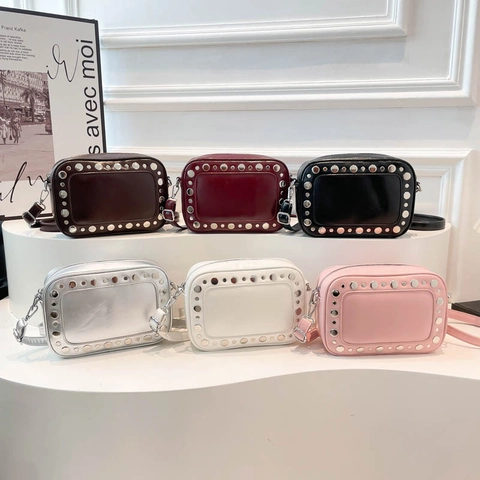 Women Vintage Crossbody Bag PU Leather Silver Rivet Studded Small Square Shoulder Bag Zipper Casual Punk Retro Fashion