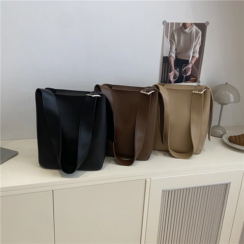 Retro PU Leather Tote Bag Large Capacity Women Commuter Shoulder Handbag Minimalist Solid Color Matching Small Pouch Adjustable Wide Strap